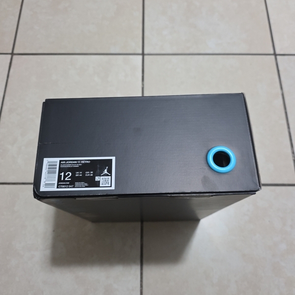 Empty Shoe Box - Picture 3 of 7